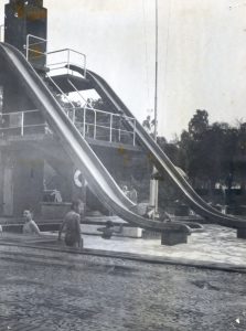 Tobogã da piscina externa na década de 30