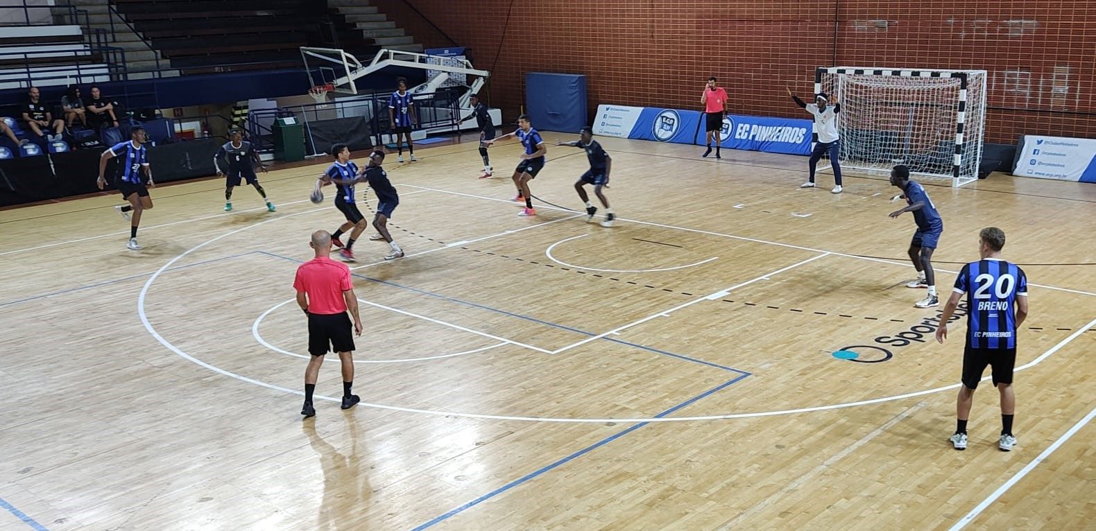 Handebol Pinheiros e Guiné